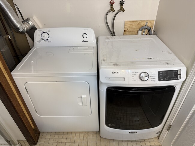 Photo - 606-613 13th St NW