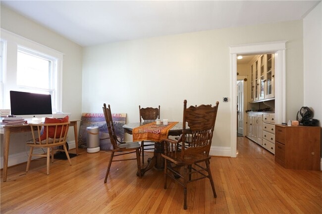 Photo - 294 Laburnam Crescent