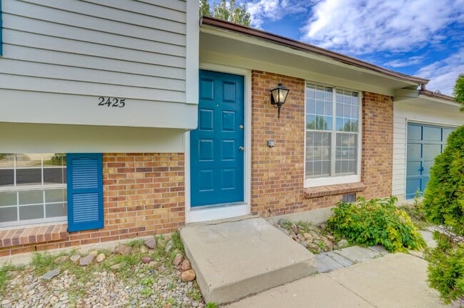 Building Photo - 2,595.95-  3 Bed, 1.5 Bath Home In Longmont with Great Backyard and In Unit Laundry!