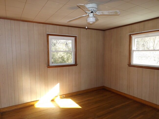 Photo - Great 2 Bedroom House in Dillsboro near the River $1400 available June 5th for year-long lease