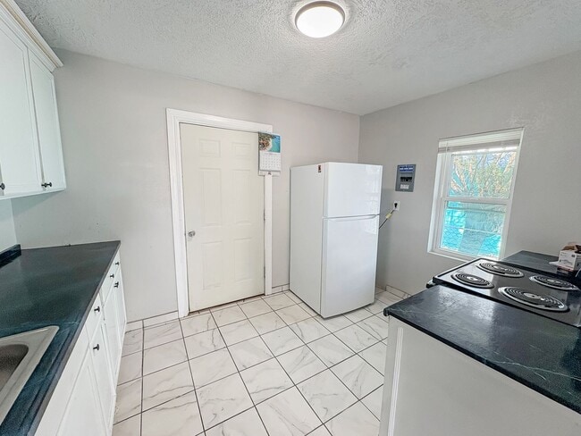 Photo - 301 N Cochran St