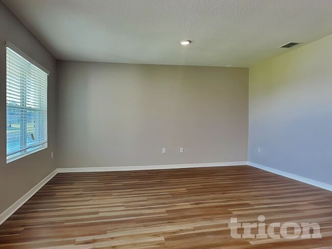 Photo - 991 Summer Glen Dr