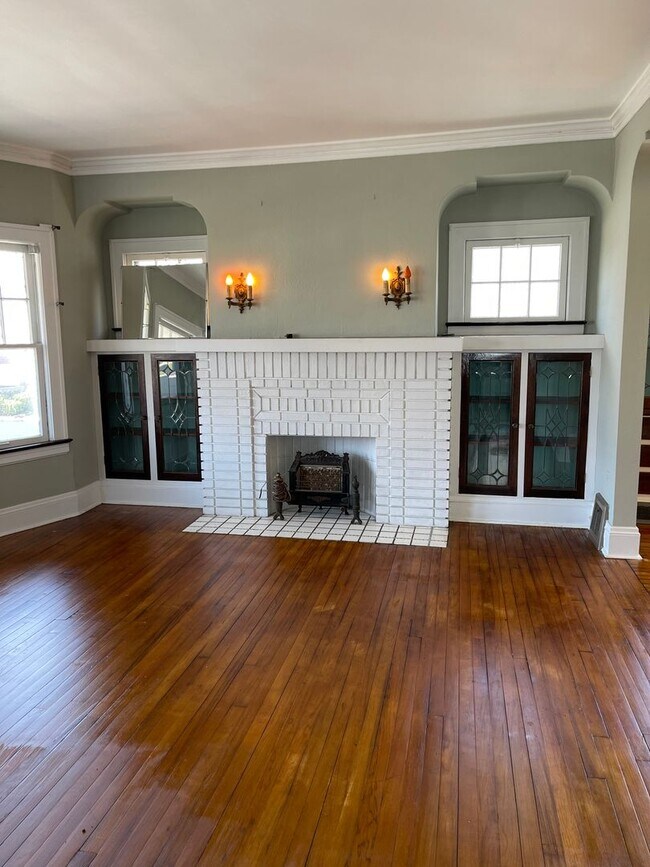 Photo - 3290 E 146th St Unit 2