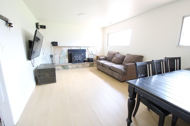 709 E 600 N Unidad Basement 2