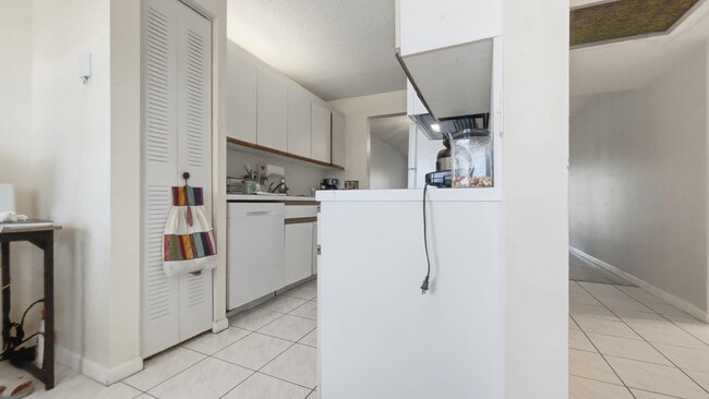 Photo - 1200 SW 124th Terrace Unidad 208o