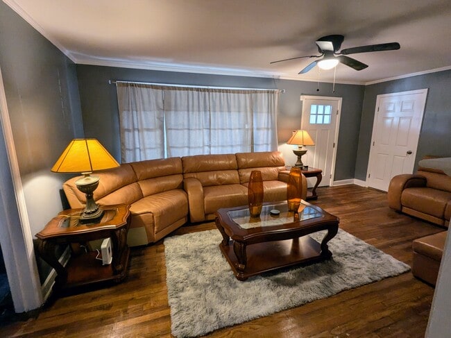 Photo - 614 E 37th St