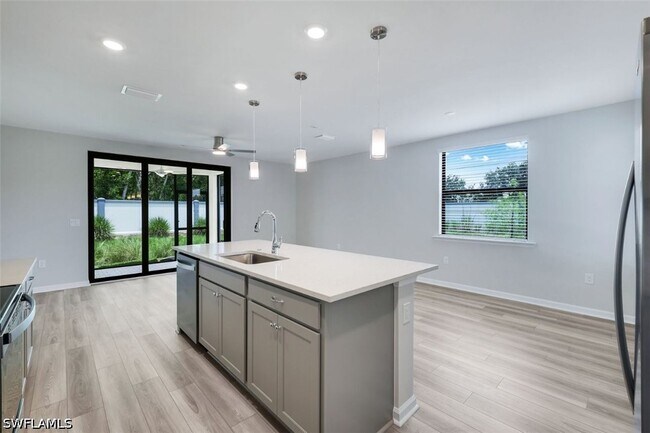 27907 Radiant Ct