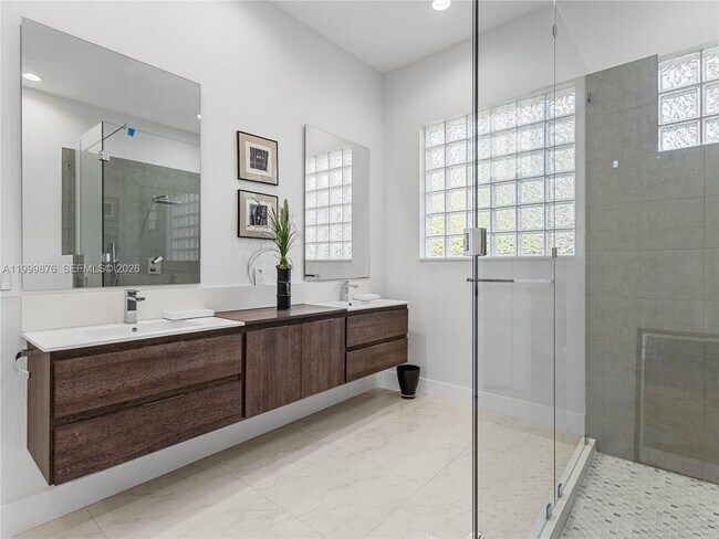 Photo - 11339 NW 71st St