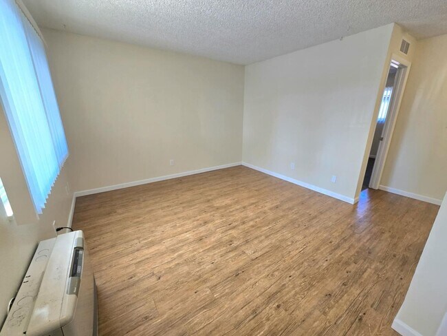 Photo - 2953 State Farm Rd Unidad #2