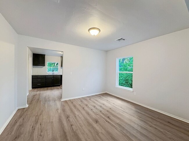 Photo - FOR RENT: Charming 2-Bedroom Home with a Versatile Bonus Room!