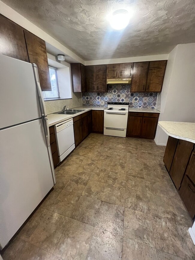 Photo - 1426-1426 E Poplar St Unit 1422 E Poplar