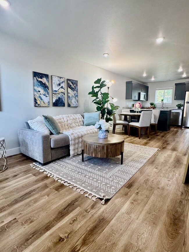 Photo - 1624 Hannah Ln