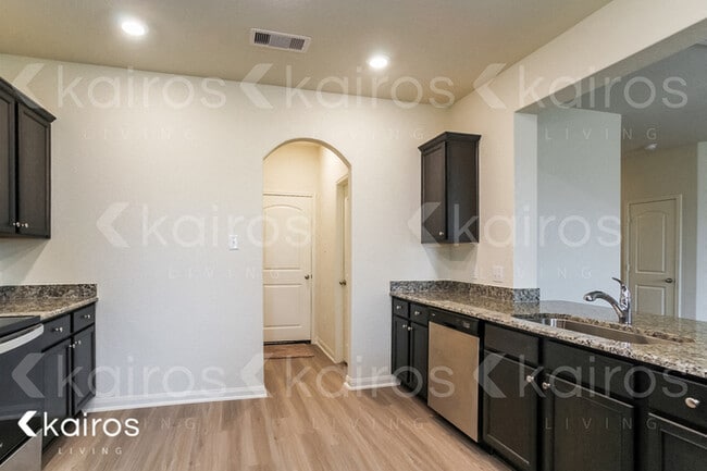 Photo - 8411 Hannah Rd