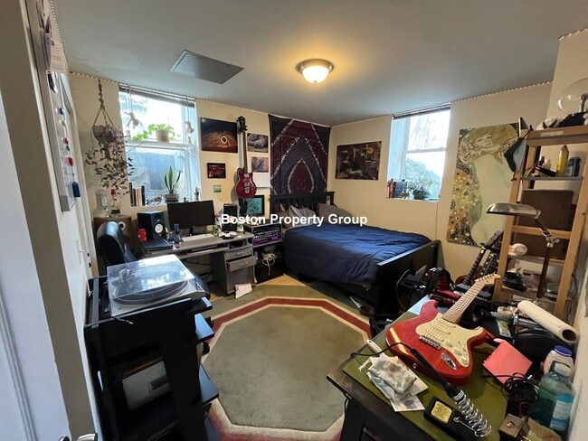 Photo - 13 Sparhawk St Unit 1