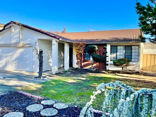 Building Photo - 3520 Pleasant Knl Dr Rental