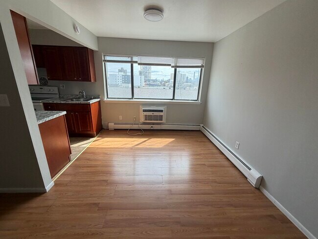 Photo - 230 68th St Unit 10