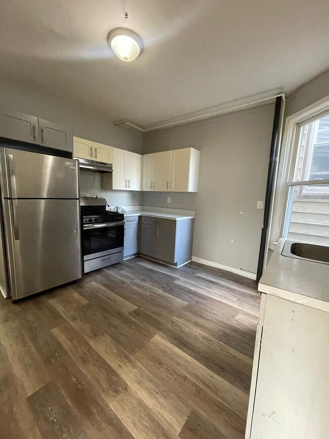 Building Photo - 41 Rutgers Ave Unit 4