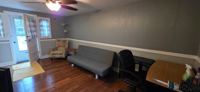 Photo - 2514 Van Lennen Ave Unidad C