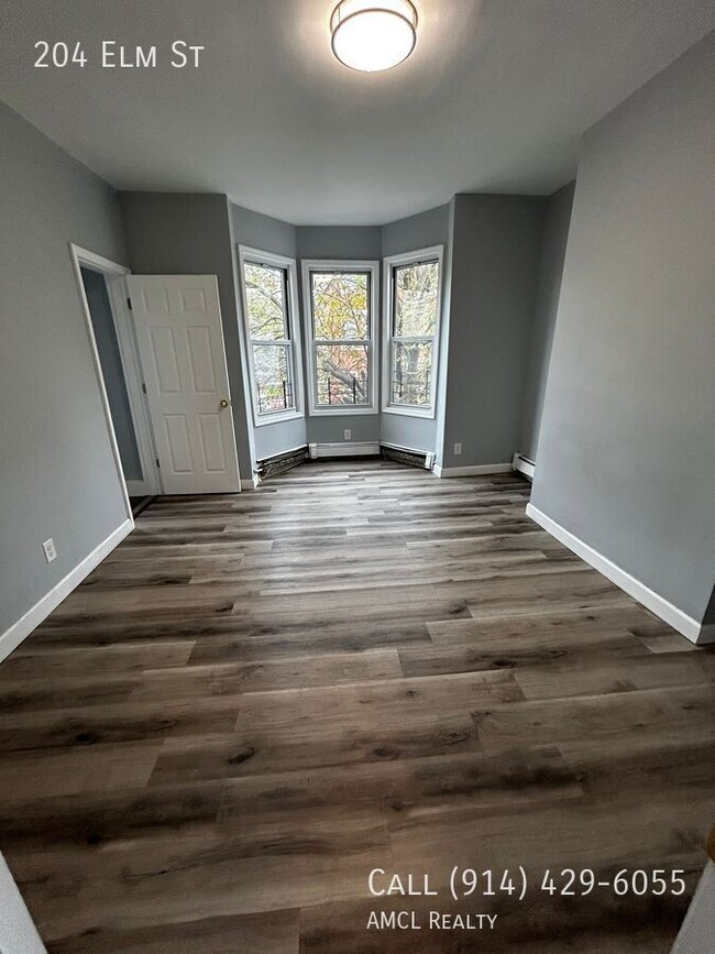 Building Photo - 204 Elm St Rental