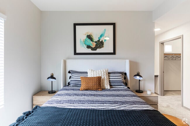 2BR, 2BA - 1096