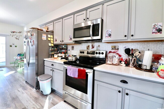 Photo - 3 Bed / 2 Bath in Vailley View Available NOW!