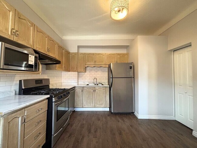 Photo - 460 King William St