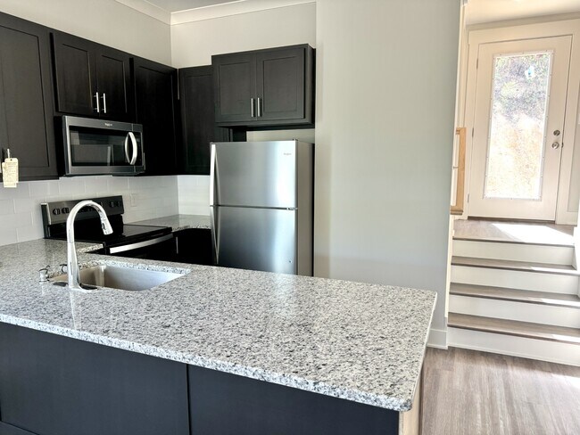 Photo - 400 Thompson St