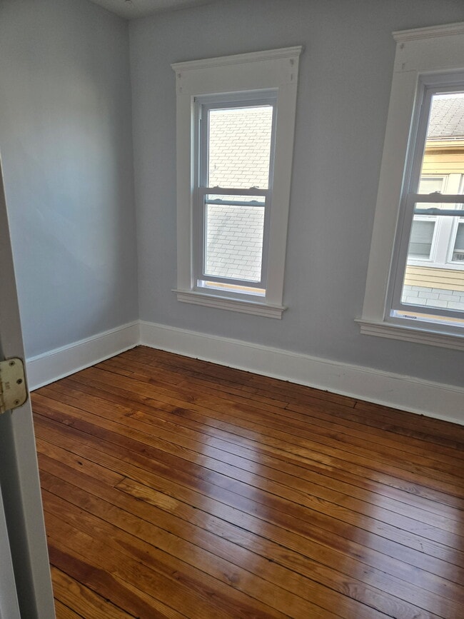 Building Photo - 51 William St Unit 2bdr 1bth West Haven Apartment