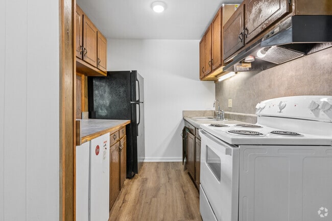 2BR, 1BA - 795SF - Kitchen
