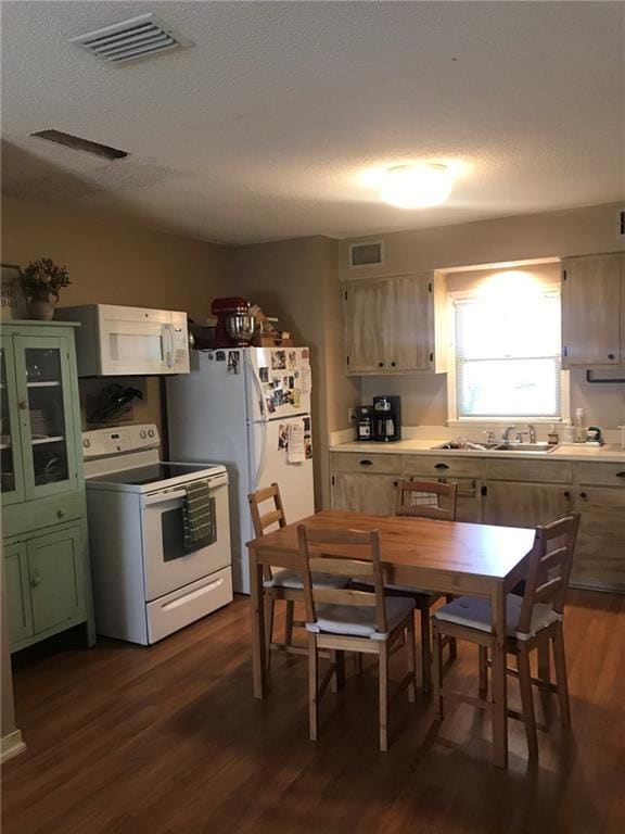 Photo - 1904 Holly Ave