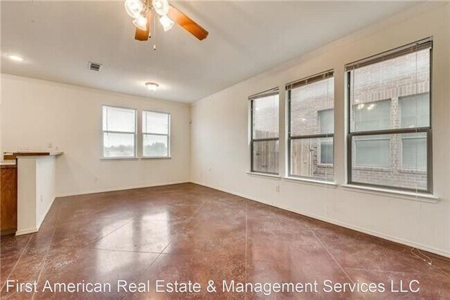 Photo - 8400-8402 Jay St