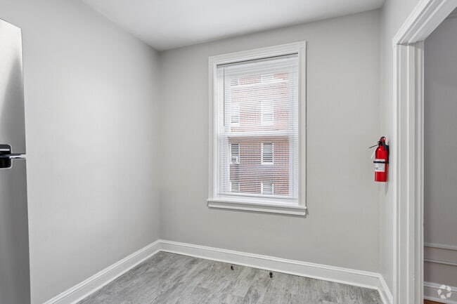 1BR, 1BA - 550SF - Dining Area