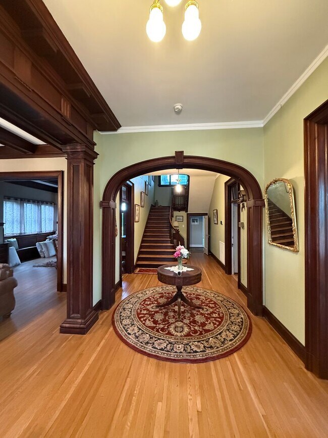 Photo - 2021 Rivermont Ave Unit B