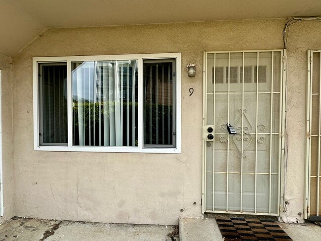 Photo - Available Now--3 bedroom 1 bath apartment walking distance to USD campus