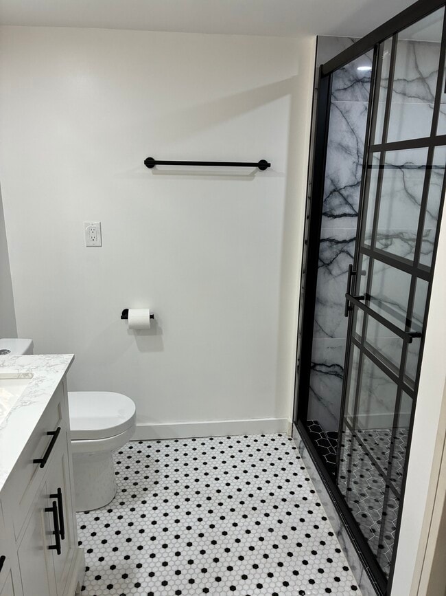 Baño principal - 1040 Hatch St