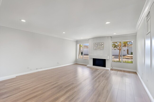 5381 Kenosha Ln