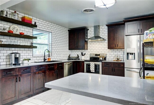 Photo - 905 SE Flamingo Ave