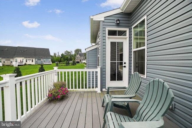 Photo - 701 Cascade Way