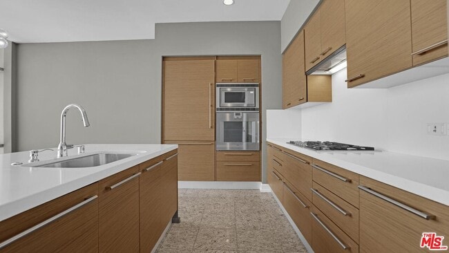 Photo - 900 W Olympic Blvd Unidad 39C
