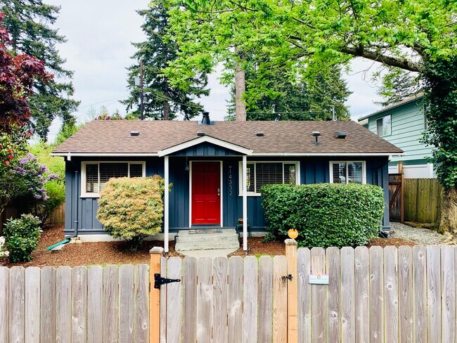 Photo - 14332 Interlake Ave N House