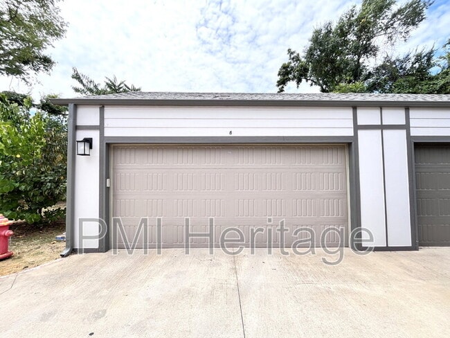 Photo - 418 NW Retreat Ln