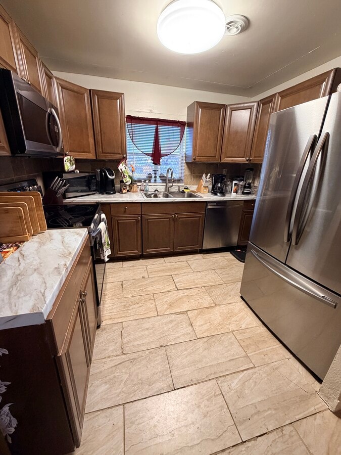 Photo - 839 Ave S NE