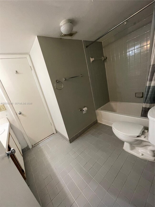 Photo - 2820 N Oakland Forest Dr Unit 210