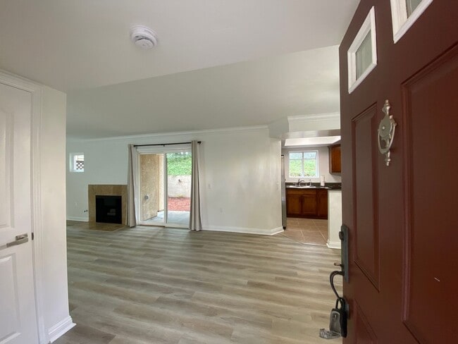 Photo - Beautifully Renovated 1-Bedroom Condo in R...