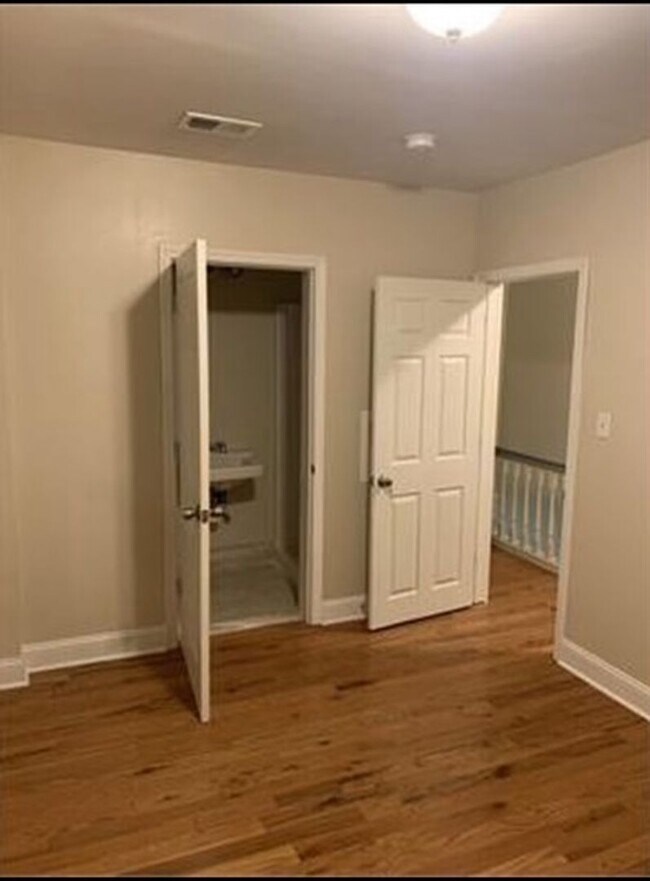 Photo - 5 Bedroom House for Rent