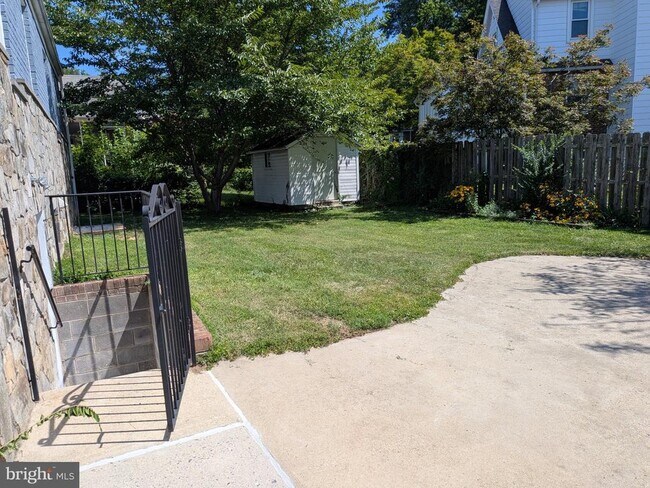 Photo - 2102 Luzerne Ave