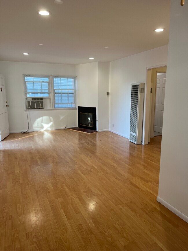 Photo - 11247 Camarillo St Unit 11247