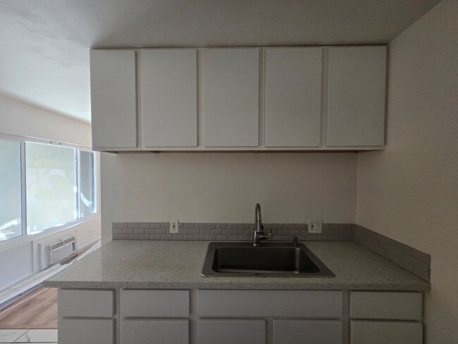 Photo - 11820 Hart St Unit 1