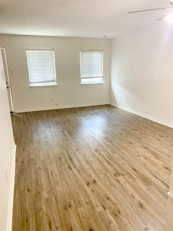 Building Photo - 4023 Division Street Rental