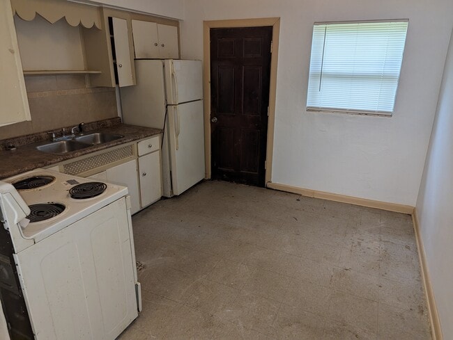 Photo - 1710 Rose Blvd